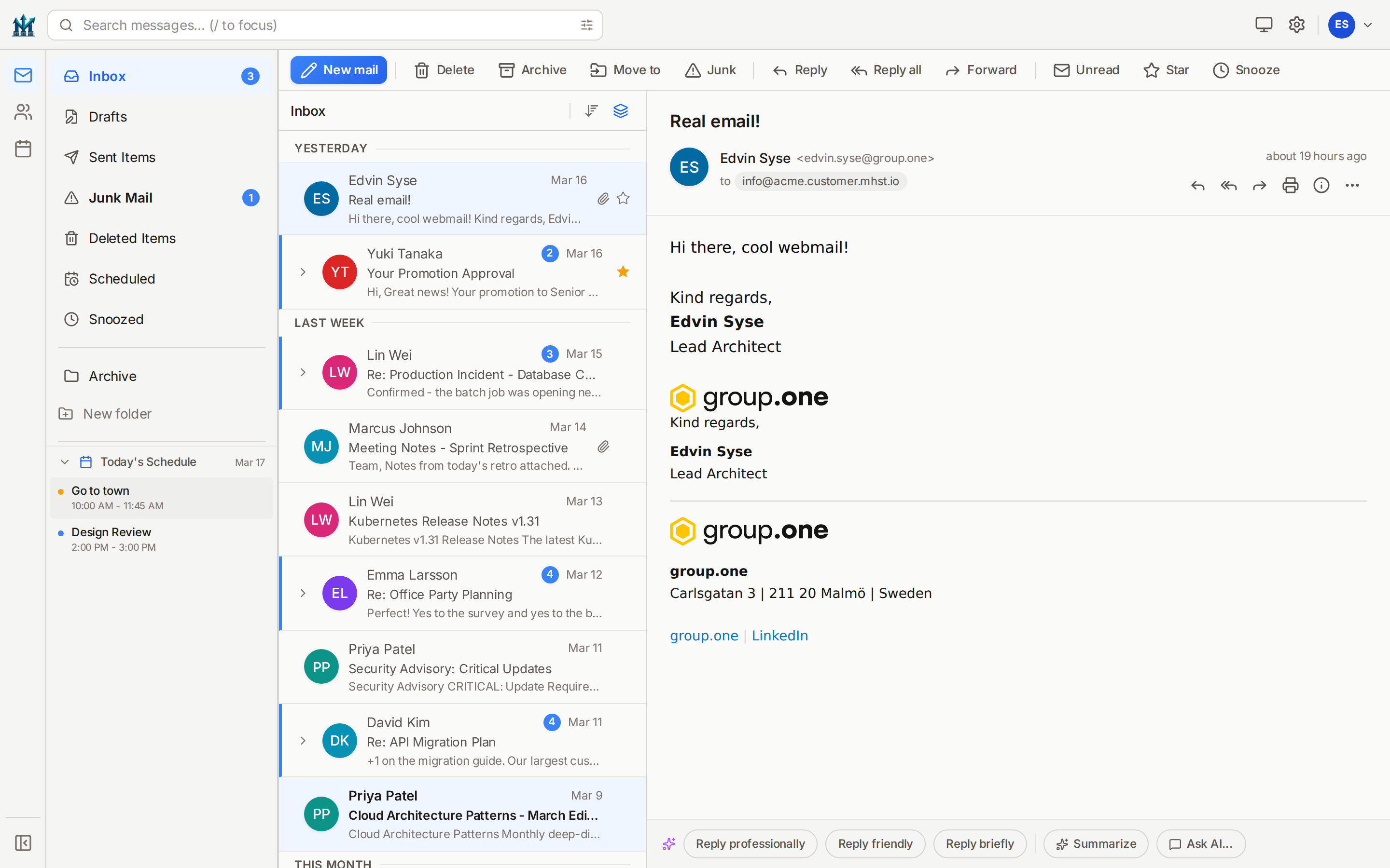 Three-pane inbox layout